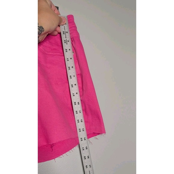 City Chic Denim Mid Rise Shorts Womens Size 14 Hot Pink Harley Distressed - Picture 4 of 16